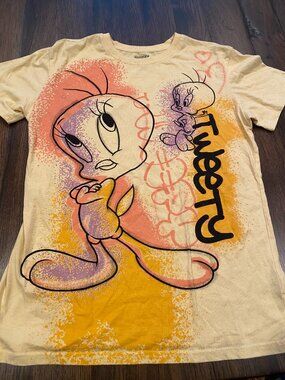 Looney Tunes Tweety Bird yellow Short Sleeve Tee – Women’s Medium